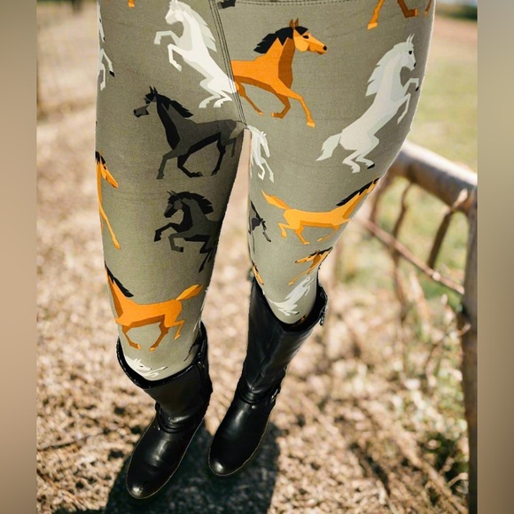 OS/PLUS NEW Womens Western Brown Horse Leggings YOGA WAIST - Picture 3 of 8